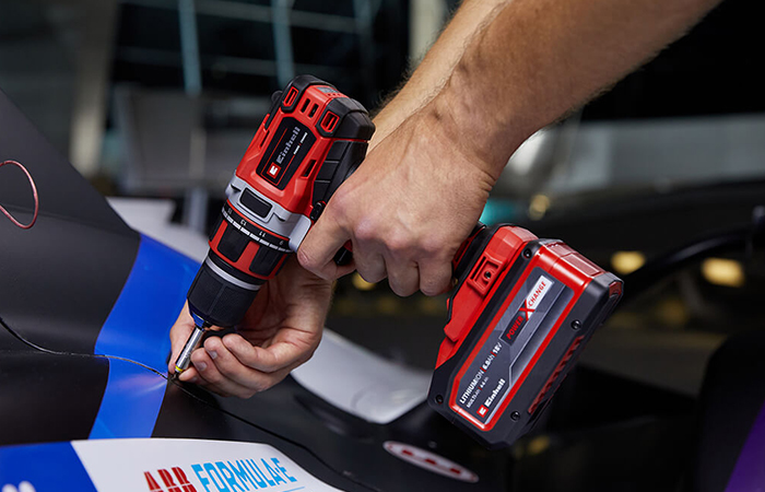 Working with the cordless screwdriver on a car